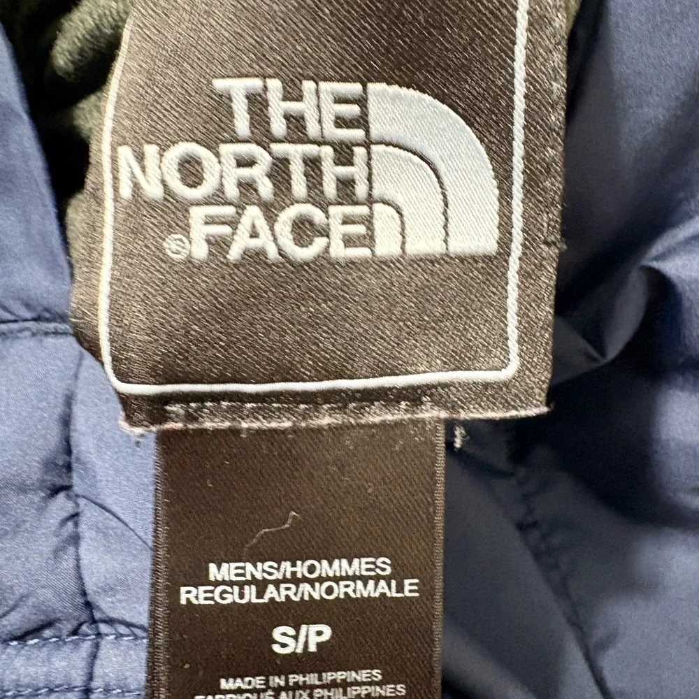 The North Face Reversible Red Blue Plaid Flannel Men's Puffer Shaket Lightweight